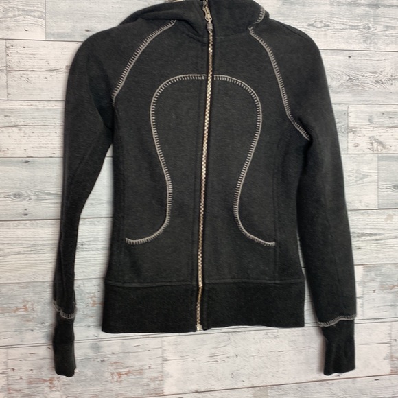 ππ Lululemon Scuba Hoodie Travel Pillow Special Edition Size 2 Charcoal ππ - Picture 2 of 12